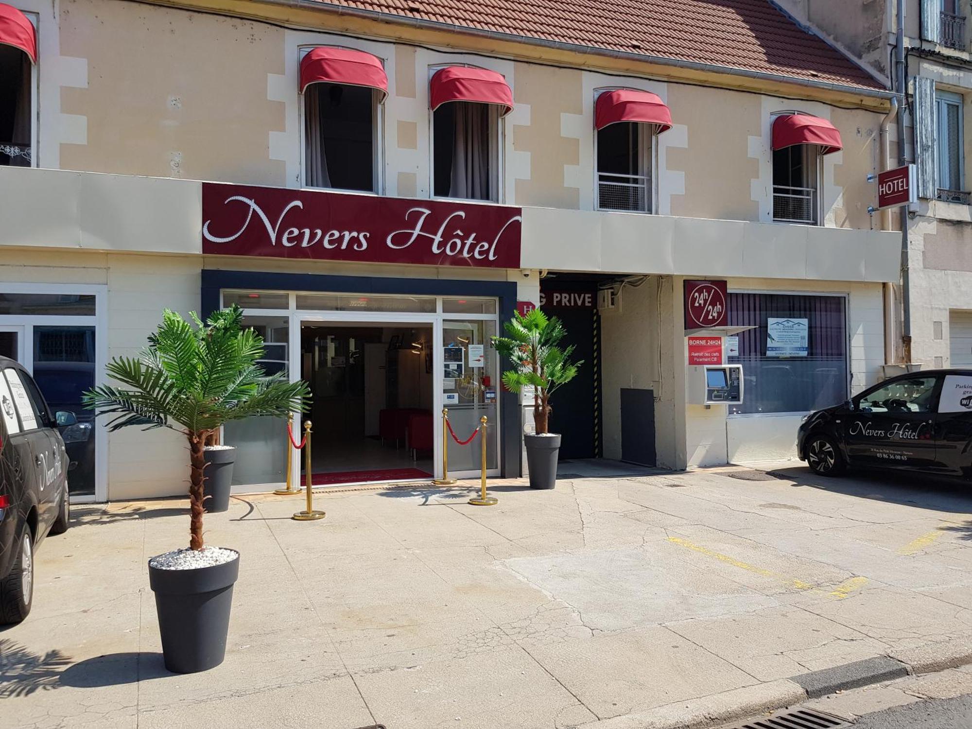 Nevers Hotel Eksteriør billede