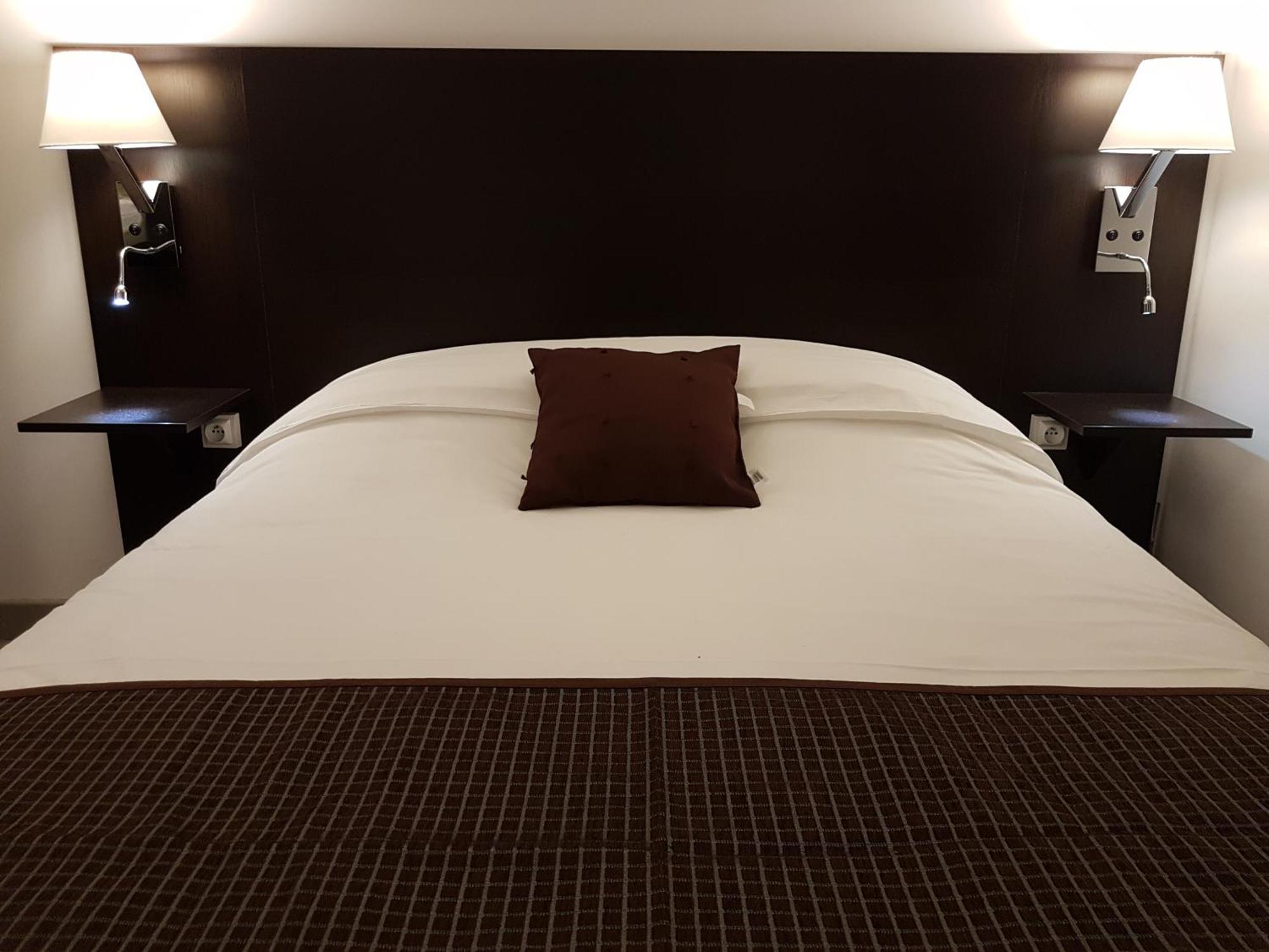 Nevers Hotel Eksteriør billede