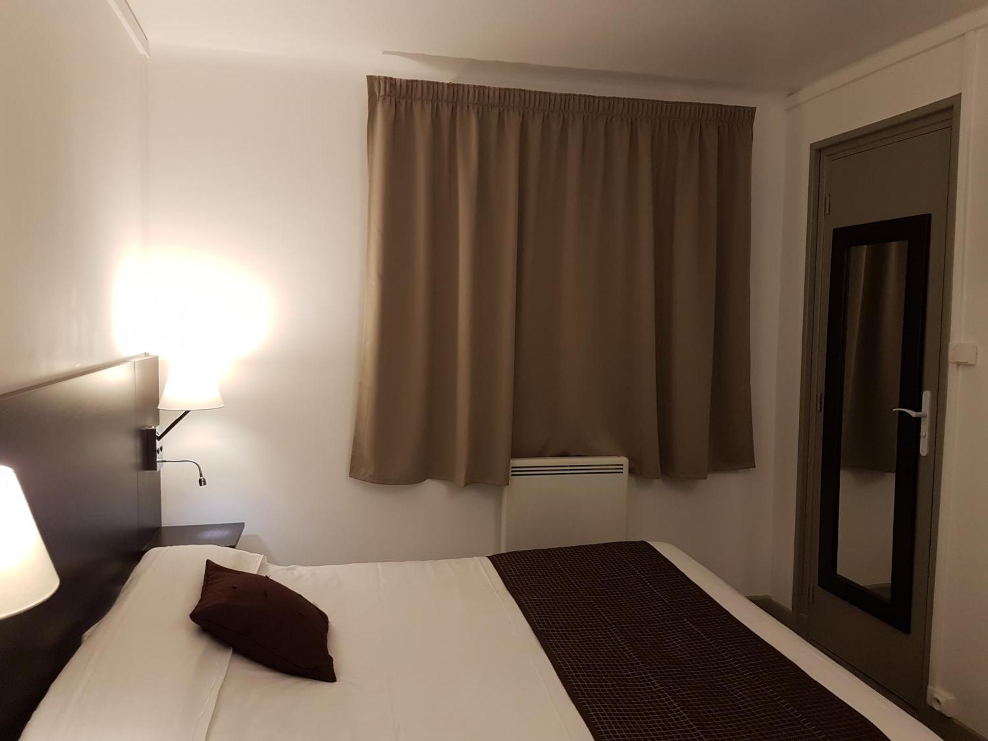 Nevers Hotel Eksteriør billede
